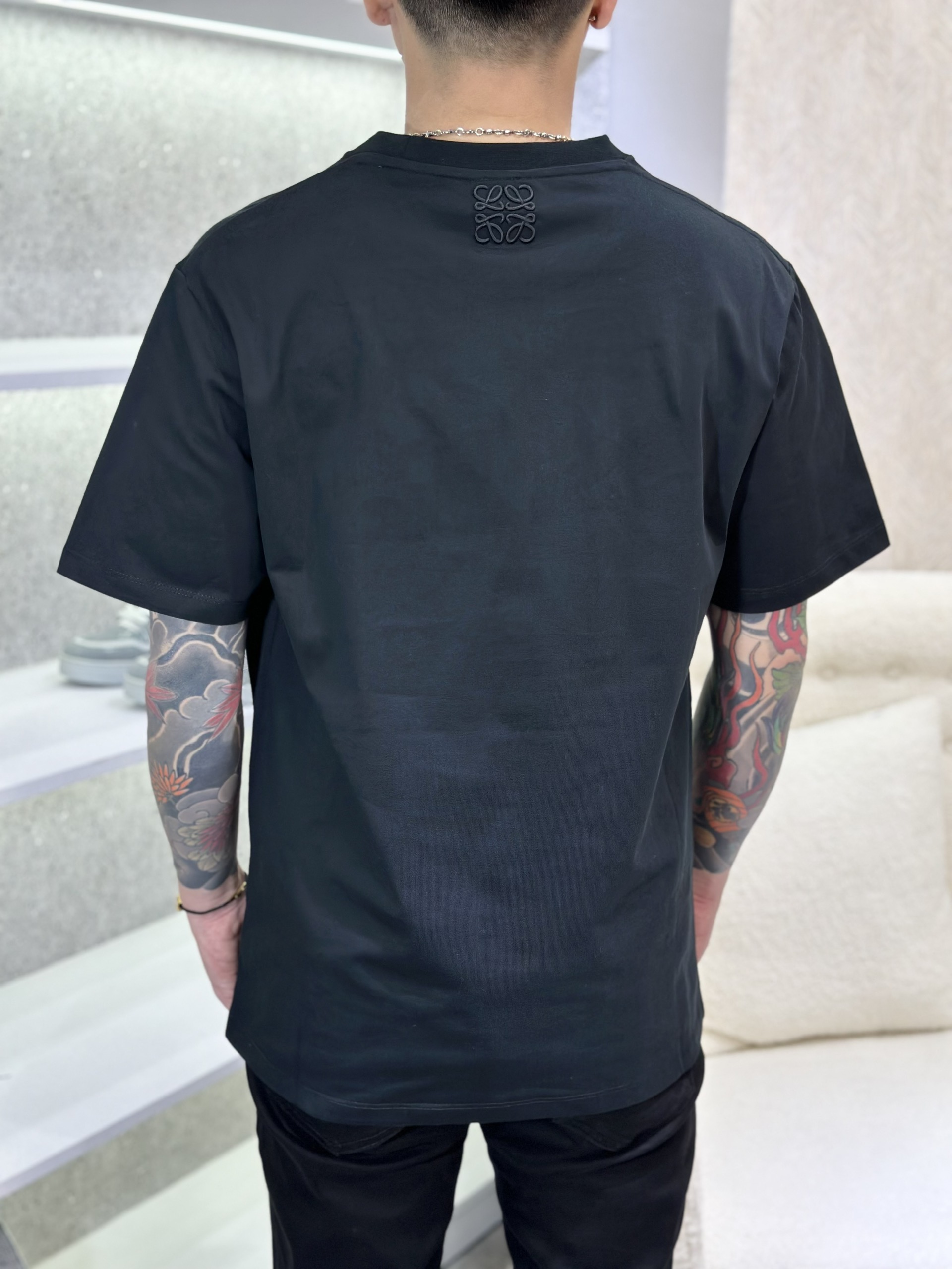 Áo phông T-shirt Loewe Đen họa tiết mặt trắng Thỏ thêu Like Auth on web VTN
